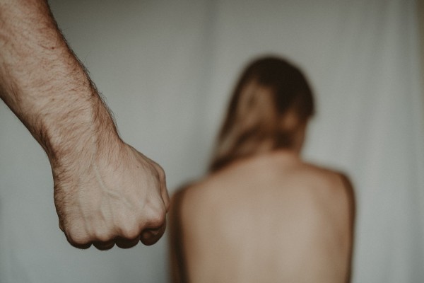 Μοντέλα καταδικάζουν την παραγραφή αδικημάτων σεξουαλικής κακοποίησης σε ανηλίκους