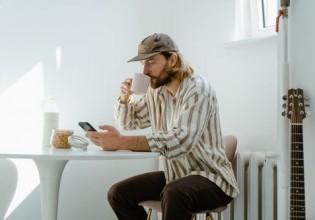 Το φθινόπωρο μέσα από έξι διαχρονικά ελληνικά τραγούδια