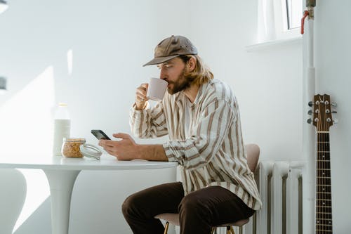 Το φθινόπωρο μέσα από έξι διαχρονικά ελληνικά τραγούδια