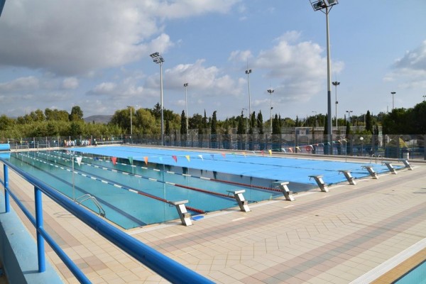 Δέκα χρόνια σαν αιώνας για το κολυμβητήριο στο Δήμο Μαραθώνα