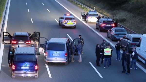Συναγερμός στη Γερμανία – Ένοπλος σε λεωφορείο κρατά ομήρους