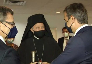 Σε εξέλιξη η συνάντηση Μητσοτάκη με τον Αρχιεπίσκοπο Ελπιδοφόρο