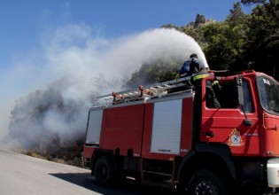 Φωτιά στην Κερατέα – Στο σημείο τέσσερα εναέρια μέσα και 40 πυροσβέστες
