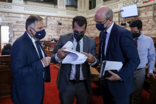 Πλεύρης – Εξαρση της πανδημίας σε περιοχές με υψηλό ποσοστό ανεμβολίαστων – Έρχεται τροπολογία για τα μονοκλωνικά αντισώματα