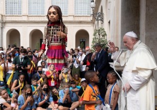 Η Αμάλ στο Βατικανό – Την υποδέχθηκε ο πάπας Φραγκίσκος