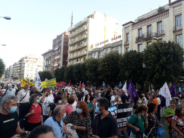 Με μεγάλη συμμετοχή η πορεία των συνδικάτων στη Θεσσαλονίκη