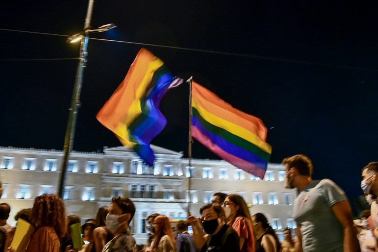 «Αυτό που μας ενώνει» – Γέμισε χρώμα το κέντρο της Αθήνας για το Athens Pride