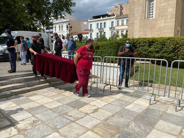 Μίκης Θεοδωράκης – Ο Α. Κούγιας χαρακτήρισε «παρωδία» τη δίκη για το γραφείο τελετών που θα αναλάβει τις διαδικασίες