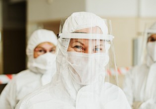 Εξοπλισμός προστασίας υγειονομικών αξίας 32,5 εκατ. ευρώ