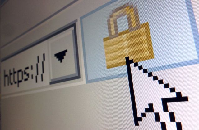 Αυξήθηκαν οι διώξεις χρηστών για αναρτήσεις στο Διαδίκτυο