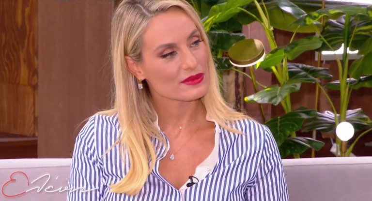 Ελεονώρα Μελέτη – «Γελάω όταν γράφουν κάτω από τις φωτογραφίες με τον άντρα μου «κοιτά την γριά, δίπλα του»»