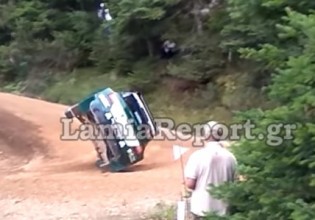 Ράλι Ακρόπολις – Αυτοκίνητο γύρισε στο πλάι και ακινητοποιήθηκε στις δύο ρόδες -Το επανάφεραν οι θεατές