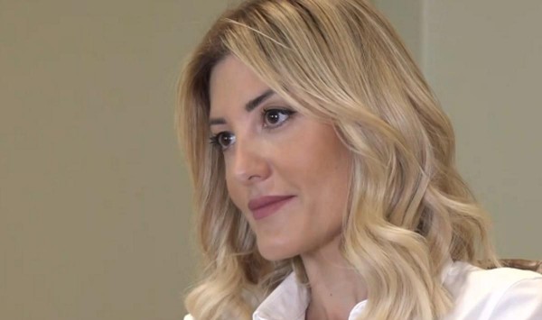 Ράνια Τζίμα – Η ζωή μεταξύ δελτίου και οικογένειας, οι απώλειες, η αμφισβήτηση και το ακριβό «τίμημα» με το οποίο πλήρωσε το άγχος της