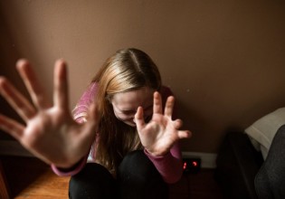 Κρήτη – Γερμανός συνελήφθη για τον ξυλοδαρμό της συζύγου του κατά τη διάρκεια των διακοπών τους