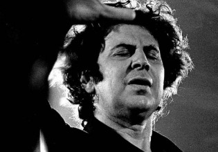 Ο «δικός μας» Μίκης – Ο Θεοδωράκης μέσα από τα μάτια θαυμαστών του