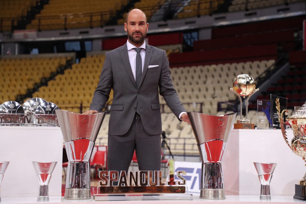 Ο Σπανούλης είπε «αντίο» στα παρκέ: Ράγισαν καρδιές στο ΣΕΦ – «Ο Ολυμπιακός ήταν το παραμύθι μου»