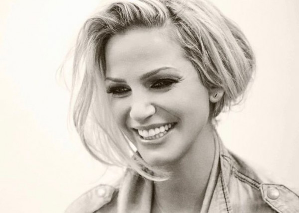 Σάρα Χάρντινγκ – Στην έρευνα για τον καρκίνο τα έσοδα του τελευταίου της single