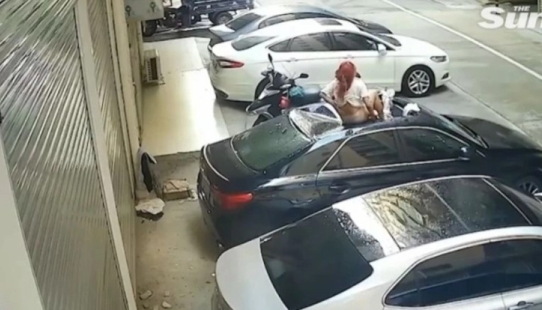 Απίστευτο – Έπεσαν από το μπαλκόνι κατά τη διάρκεια της ερωτικής πράξης – Το τι ακολούθησε ούτε που το φαντάζονταν