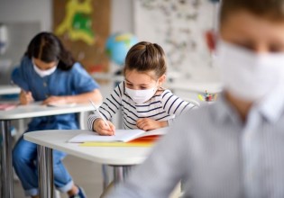 Ελληνική Παιδιατρική Εταιρεία – Δύσκολο να κρατήσουμε τα σχολεία ανοιχτά από τον Δεκέμβριο και μετά