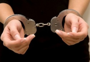 Σύλληψη μοντέλου – Το παίρνει πάνω του για την κοκαΐνη ο σύντροφός της – «Είναι χρήστης και αχυράνθρωπος»