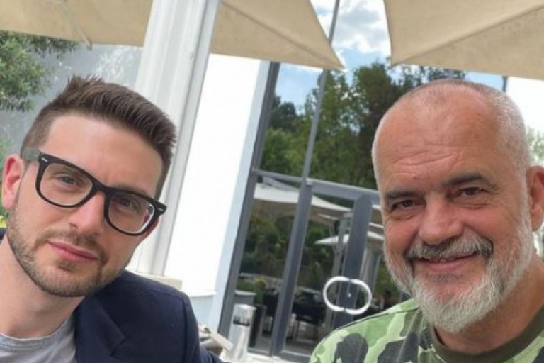 Υιος Σόρος – Εγκωμιάζει τον Ράμα – Επιτίθεται στην Ελλάδα για τον φράχτη στον Εβρο