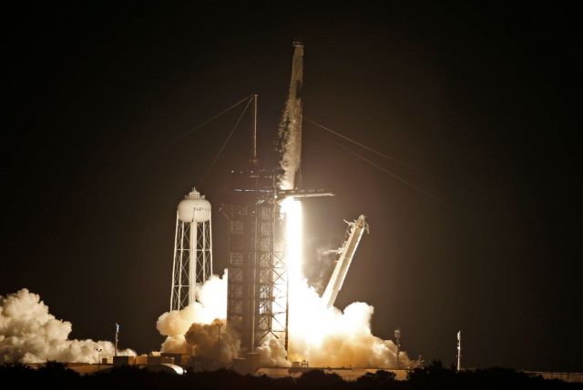 Space X – Εκτοξεύτηκε το σκάφος με τους… τουρίστες του Διαστήματος