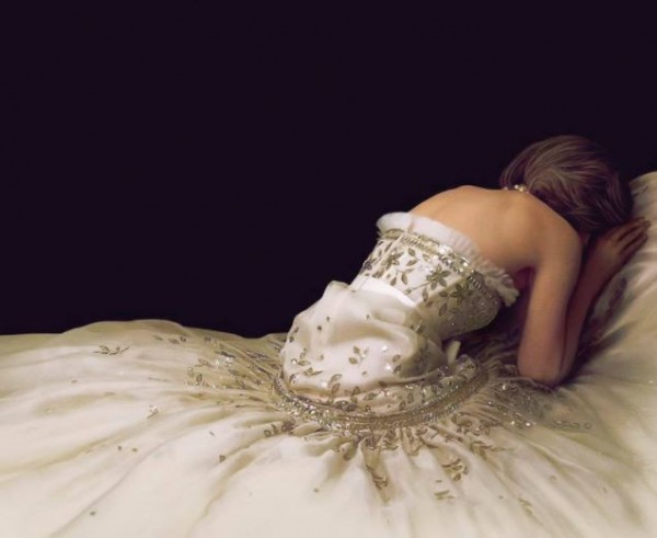 Spencer – Μυστικά πίσω από το φόρεμα της Κρίστεν Στιούαρτ στην αφίσα της ταινίας