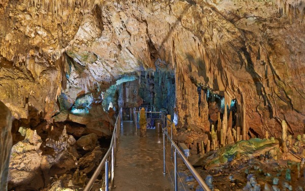 Τρισδιάστατη εικονική περιήγηση στο Αχίλλειο Μουσείο και στα Σπήλαια Διρού