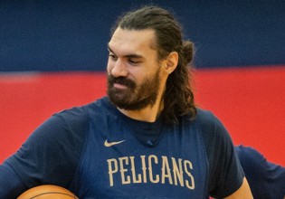 O απίστευτος λόγος που δεν κόβει τα μαλλιά του ο Άνταμς