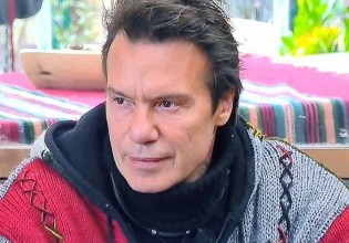 Στράτος Τζώρτζογλου – «Έχανα τα μαλλιά μου, είχα βγάλει σπυριά σε όλο μου το κεφάλι και πήρα διάφορα φάρμακα»