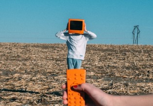 Όταν τα social media σκίζουν κολοσσούς (και το χαίρονται)!