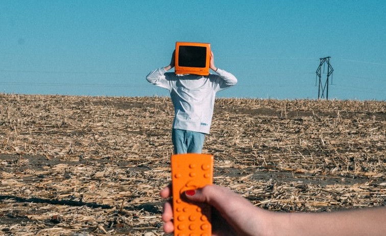 Όταν τα social media σκίζουν κολοσσούς (και το χαίρονται)!