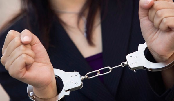 Σύλληψη μοντέλου – Στον ανακριτή τη Δευτέρα – Ο ανώνυμος πληροφοριοδότης