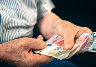 Συνταξιούχοι: Πώς θα μοιραστούν 1,2 δισ. ευρώ