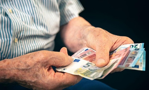 Διευκρινίσεις από ΕΦΚΑ για αναδρομικά συνταξιούχων – Ποιοι είναι δικαιούχοι