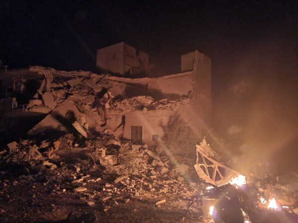 Συρία – Παιδί ανάμεσα στους νεκρούς άμαχους από βομβαρδισμό του καθεστώτος