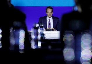 Αυξήσεις μισθών και μειώσεις φόρων με τη σκέψη στις κάλπες