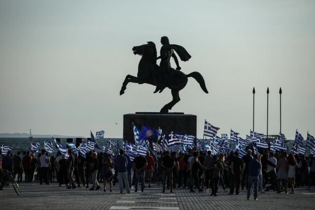 Ένταση στην πορεία κατά των εμβολιασμών στη Θεσσαλονίκη