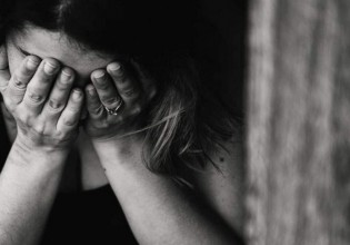 Ισπανία – Όσοι καταδικάζονται για ενδοοικογενειακή ή έμφυλη βία δεν θα έχουν δικαίωμα να επισκέπτονται τα παιδιά τους