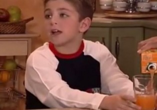 Θυμάστε τον μικρό «Φοίβο» από τη «Νταντά»; Μεγάλωσε κι έγινε κούκλος – Δείτε πώς είναι σήμερα