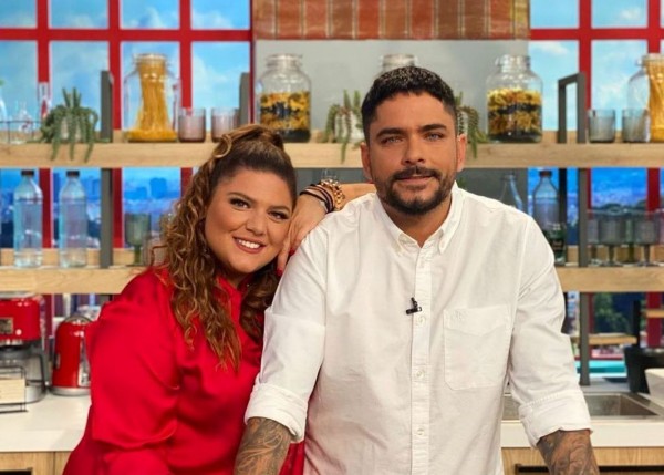 Τίμος Ζαχαράτος – Θα μπορούσα να είμαι με μία κοπέλα σαν την Δανάη Μπάρκα