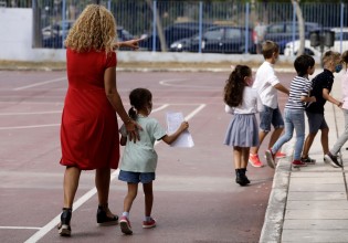 Με την ελπίδα να μην ξανακλείσουν άνοιξαν τα σχολεία