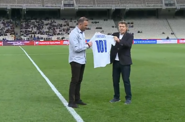 O Ρεχάγκελ βράβευσε τον Τοροσίδη