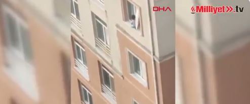 Τουρκία – Βίντεο που κόβει την ανάσα – Νήπιο κάθεται στο περβάζι παραθύρου πολυόροφου κτιρίου