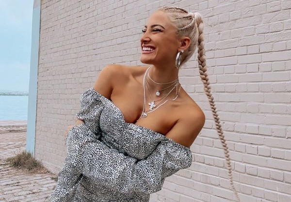 Ιωάννα Τούνη – Πάρτι στο Twitter με τον τιμοκατάλογο της influencer