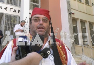 Πύργος – Την Τρίτη η δίκη για τον «τσολιά» γονέα αρνητή μετά τη μήνυση του διευθυντή
