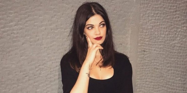 Τζένη Καζάκου – «Με τρομάζει η αντιμετώπιση του κόσμου, είναι σα να έχω μια ταμπέλα»