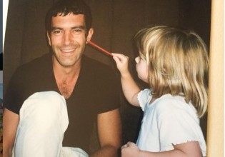 Στέλλα Μπαντέρας -Η 24χρονη έκλεψε τις εντυπώσεις στο κόκκινο χαλί πλάι στον πατέρα της Αντόνιο Μπαντέρας