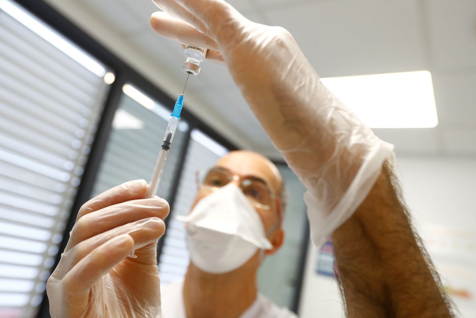 Κύπρος - Ξεκινούν να εμβολιάζουν και ηλικιωμένους με την τρίτη δόση - Ποιο το ηλικιακό όριο