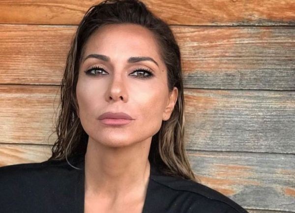 Δέσποινα Βανδή – Προχωρά παρακάτω μετά το διαζύγιο – Το φλερτ με Κύπριο αρχιτέκτονα και τα παιχνίδια στην πίστα